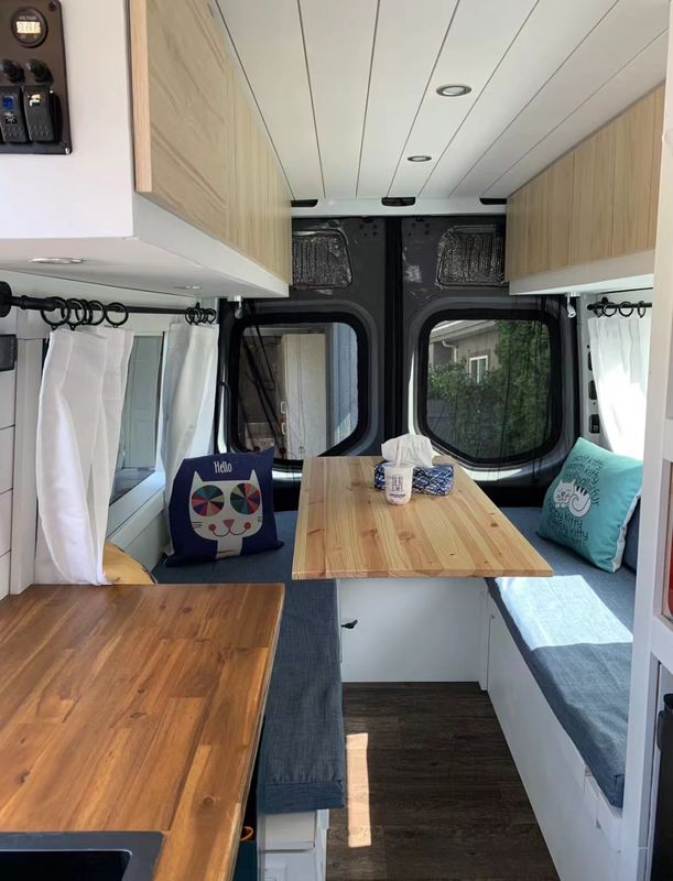 Hoge sterkte acrylplaat voor camperruiten die bescherming en levensduur biedt voor ramen die op verschillende soorten campers zijn geïnstalleerd